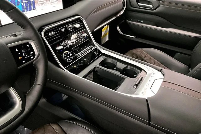 New 2026 Super Black Nissan Platinum image 9