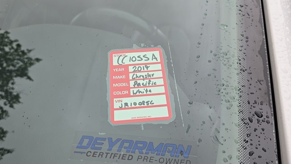 Used 2018 White Chrysler Limited image 33
