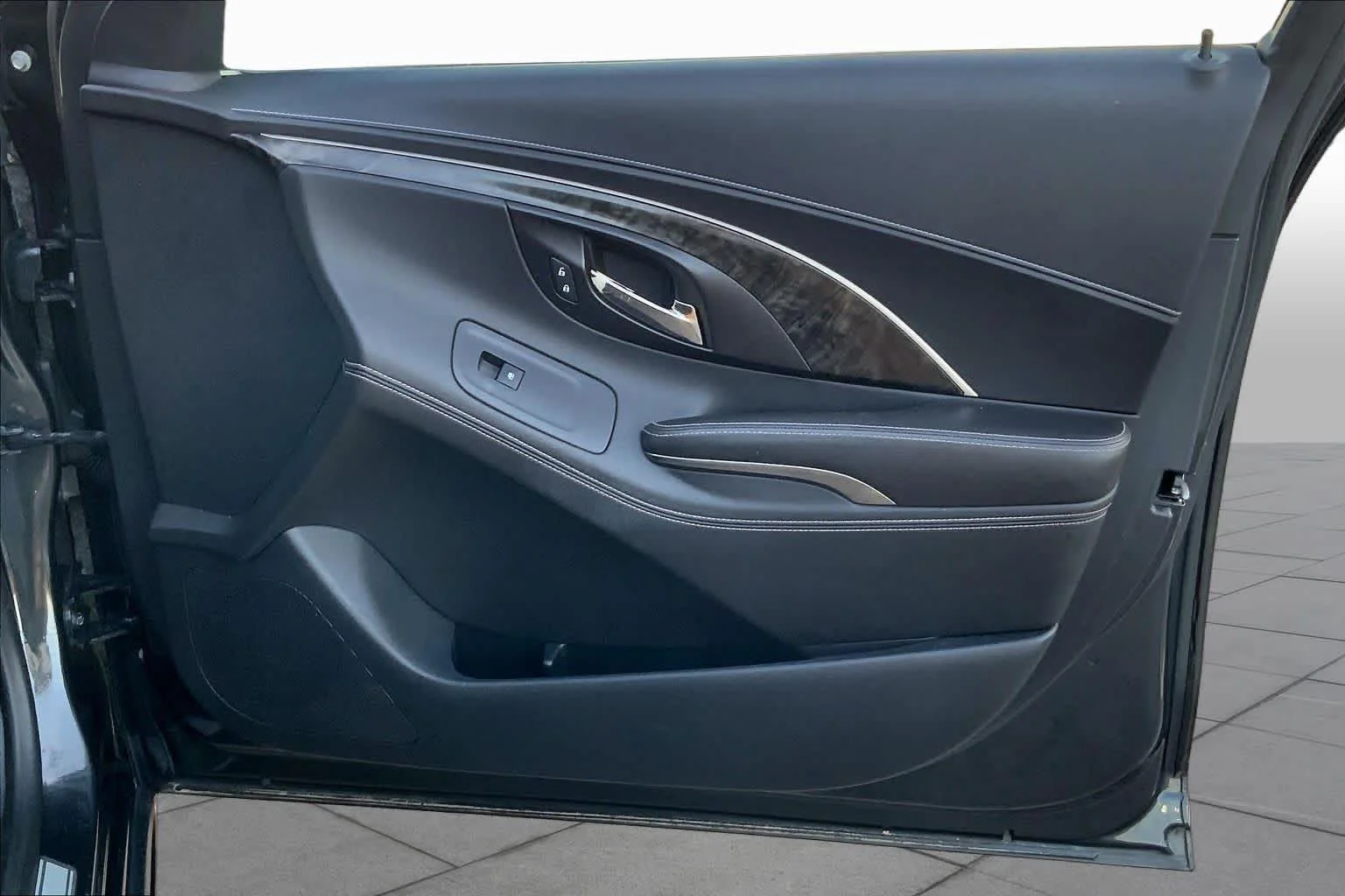 Used 2014 Smoky Gray Metallic Buick Leather image 20