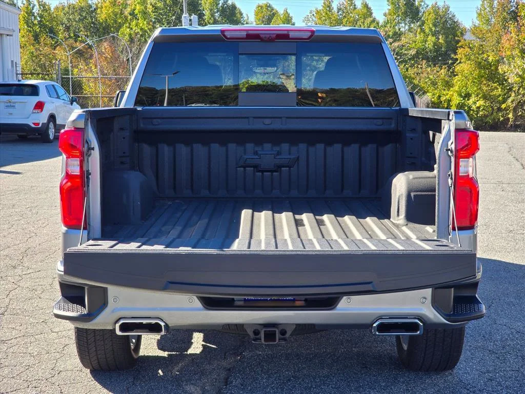 Used 2025 Sterling Gray Metallic Chevrolet High Country image 8