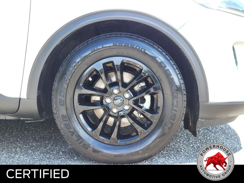 Used 2020 Silver Ford SE image 12