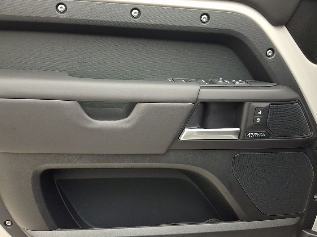 New 2026 Borasco Grey Metallic Land Rover X-Dynamic SE image 8