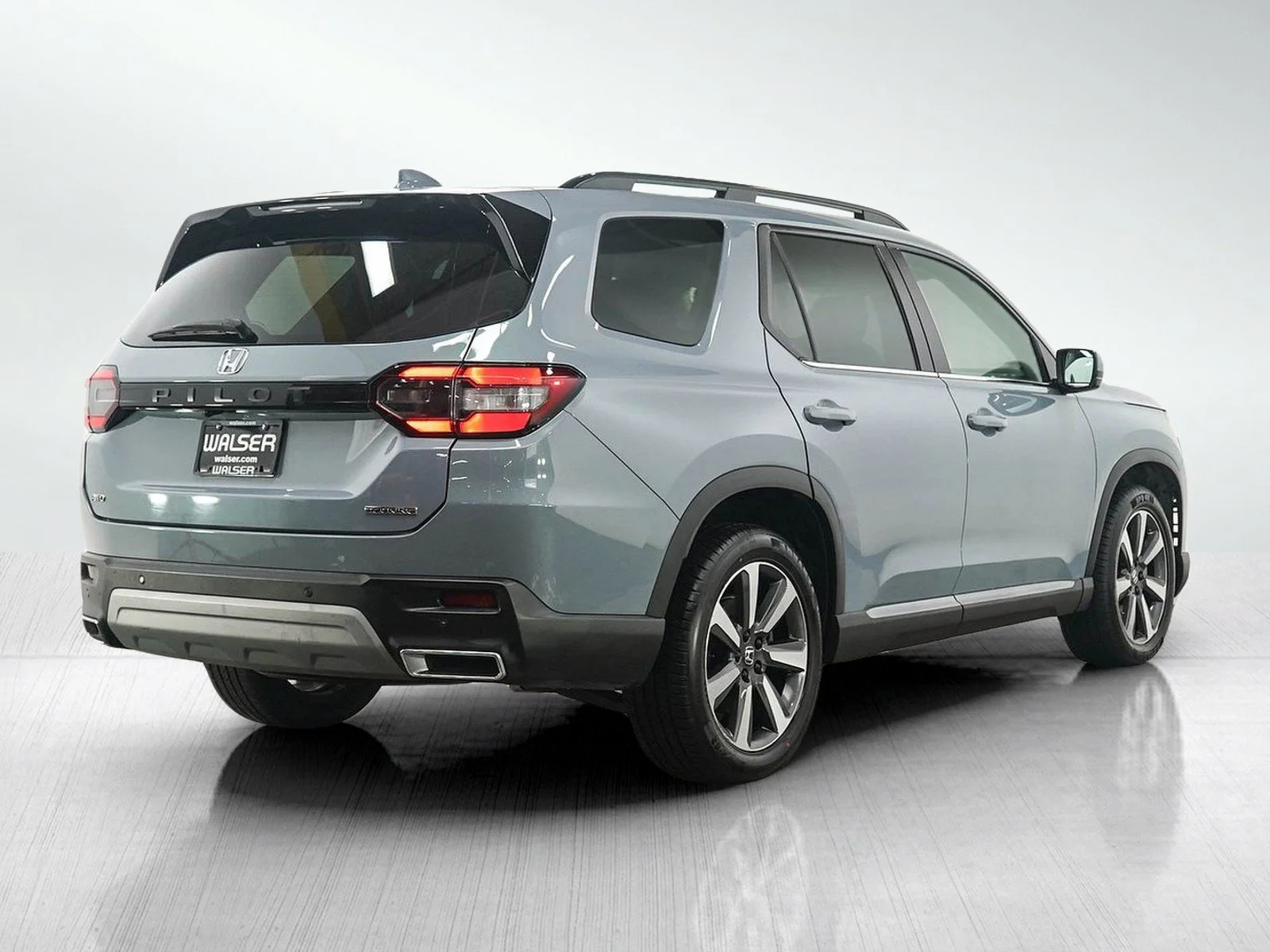 Used 2023 Gray Honda Touring AWD image 5
