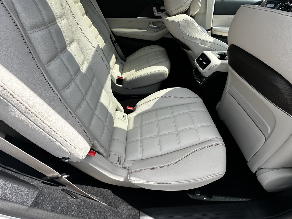 New 2027 MANUFAKTUR Moonlight White Metallic Mercedes-Benz GLS 450 image 56
