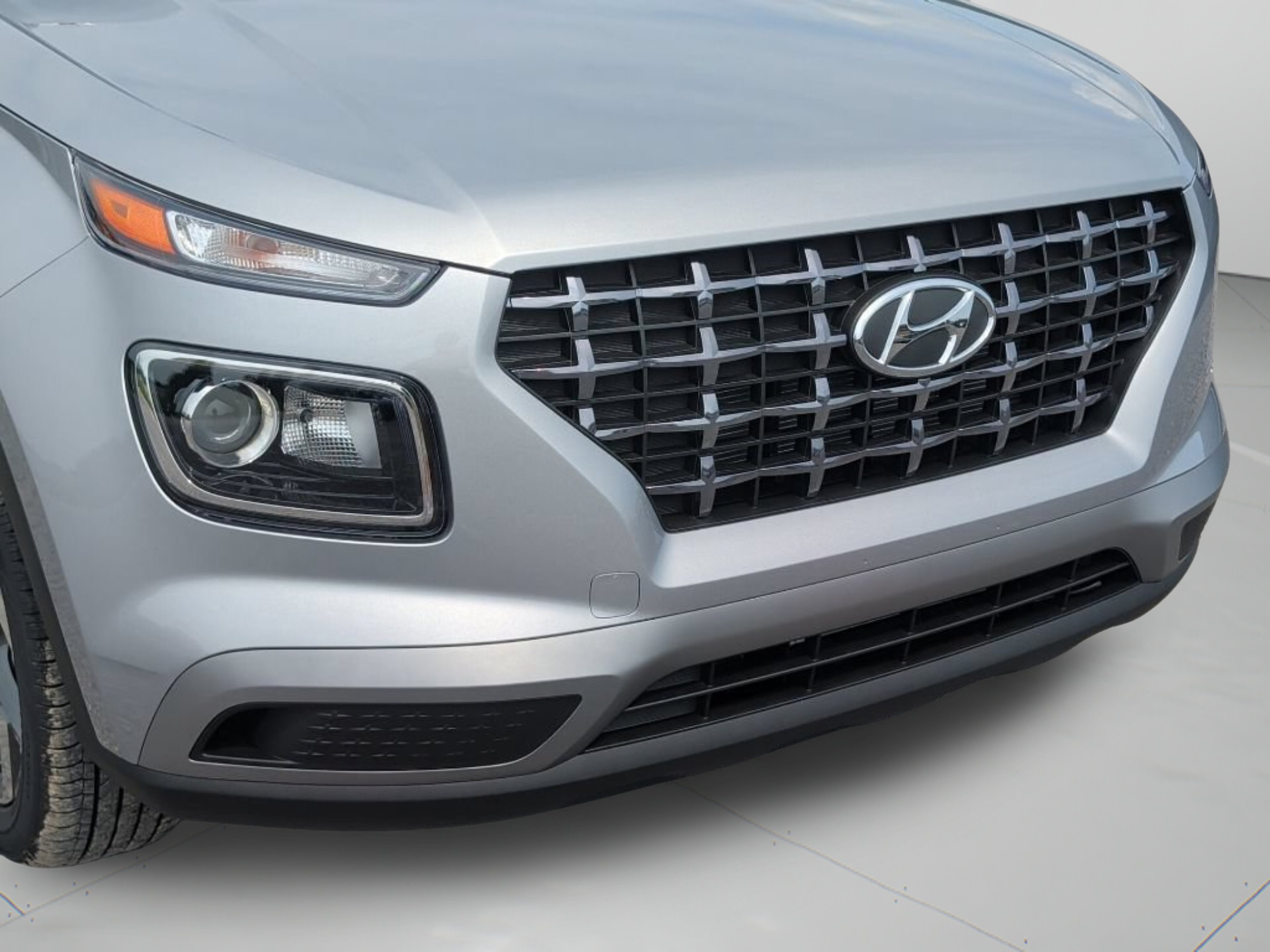 New 2026 Shimmering Silver Hyundai SEL image 43
