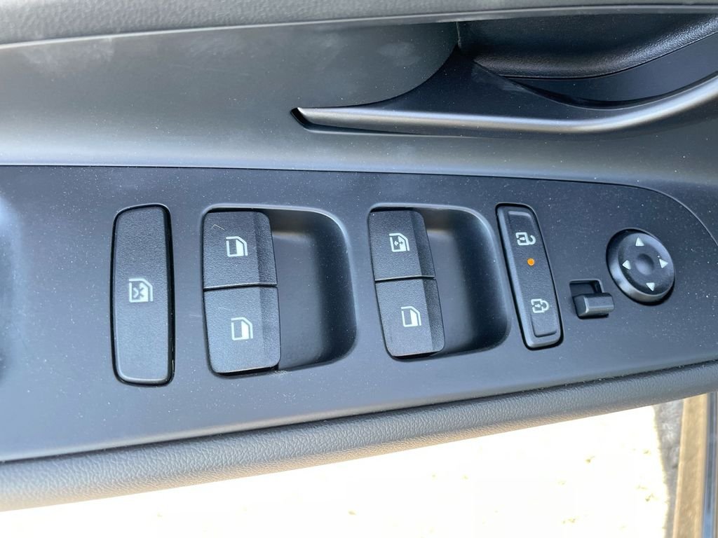 2025 Hyundai Elantra Blue - Photo 39