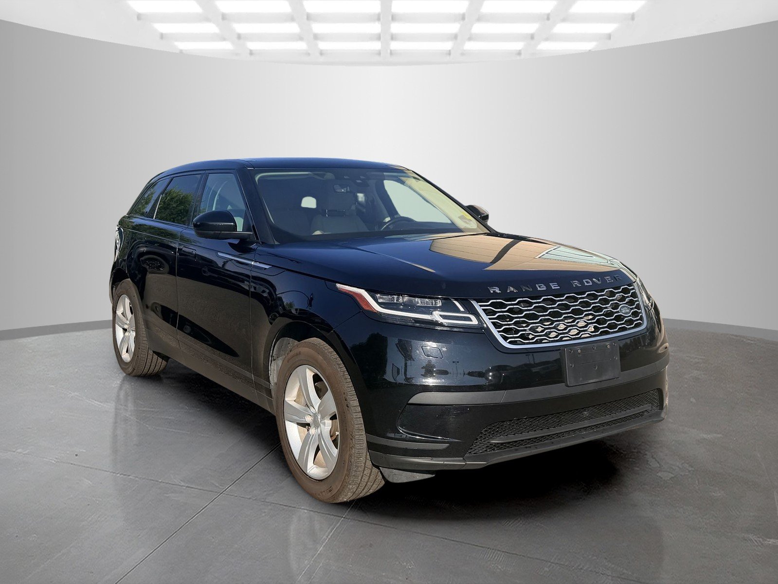 Used 2018 Narvik Black Land Rover S image 3