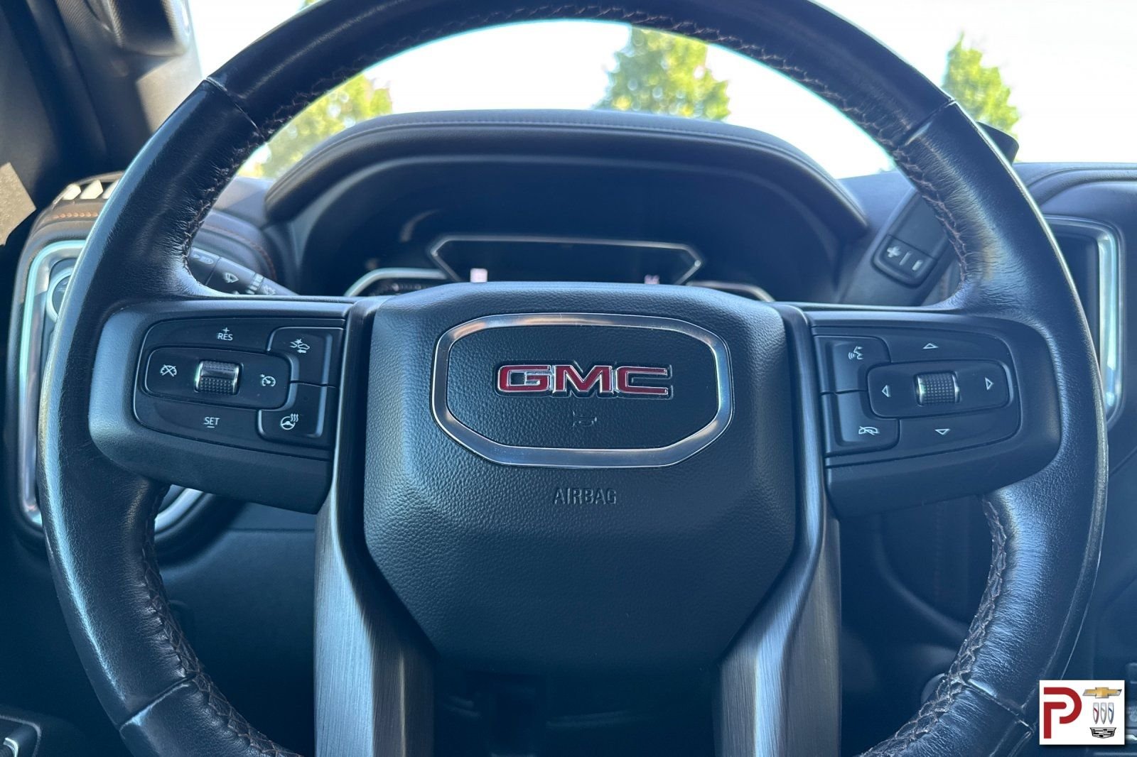 Used 2022 White GMC AT4 image 26
