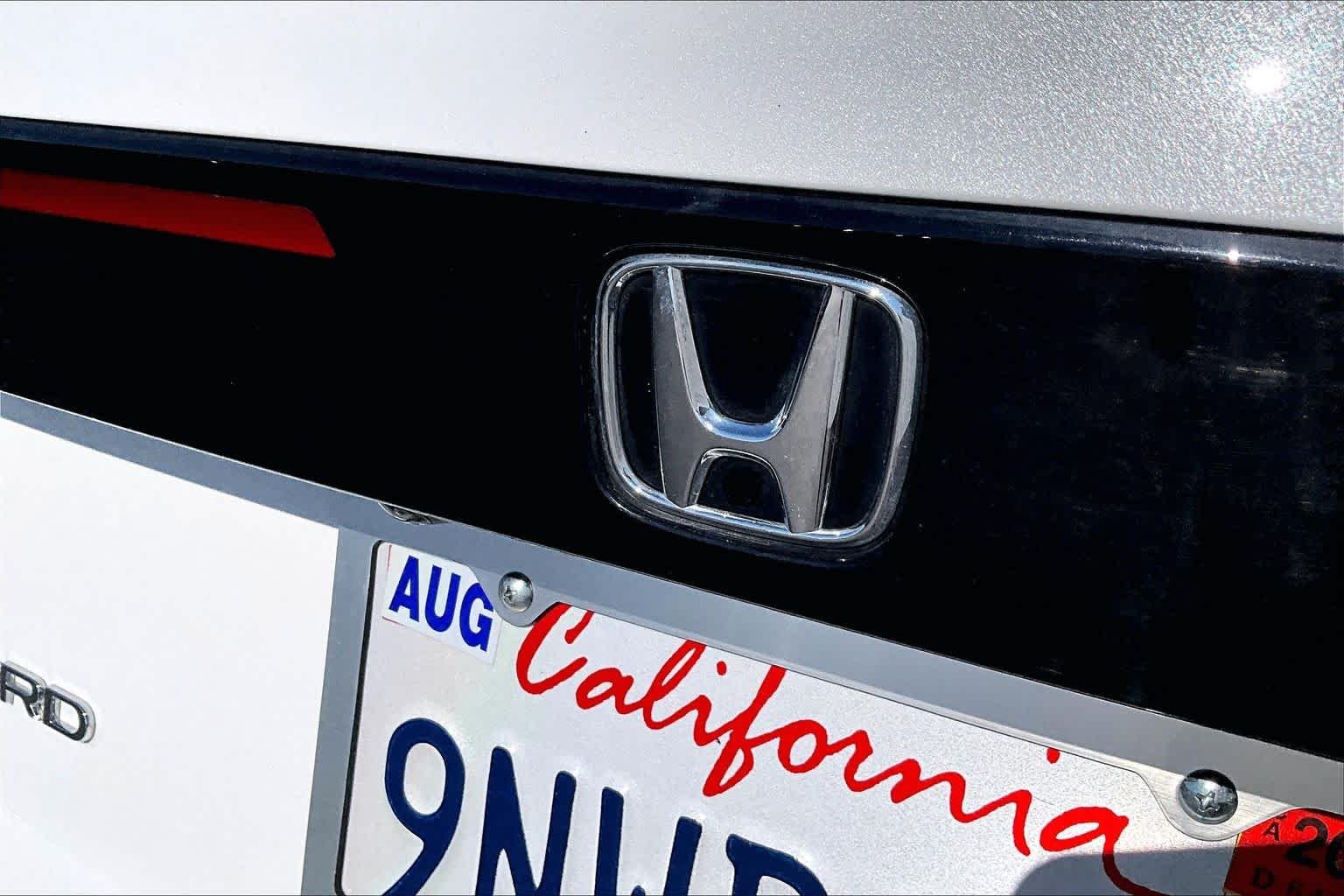 Used 2024 Platinum White Pearl Honda LX image 30