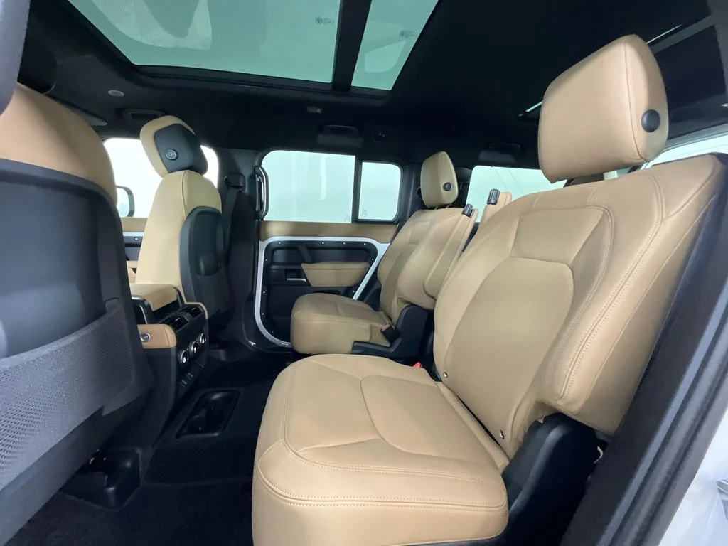 New 2026 Fuji White Land Rover X-Dynamic SE image 5