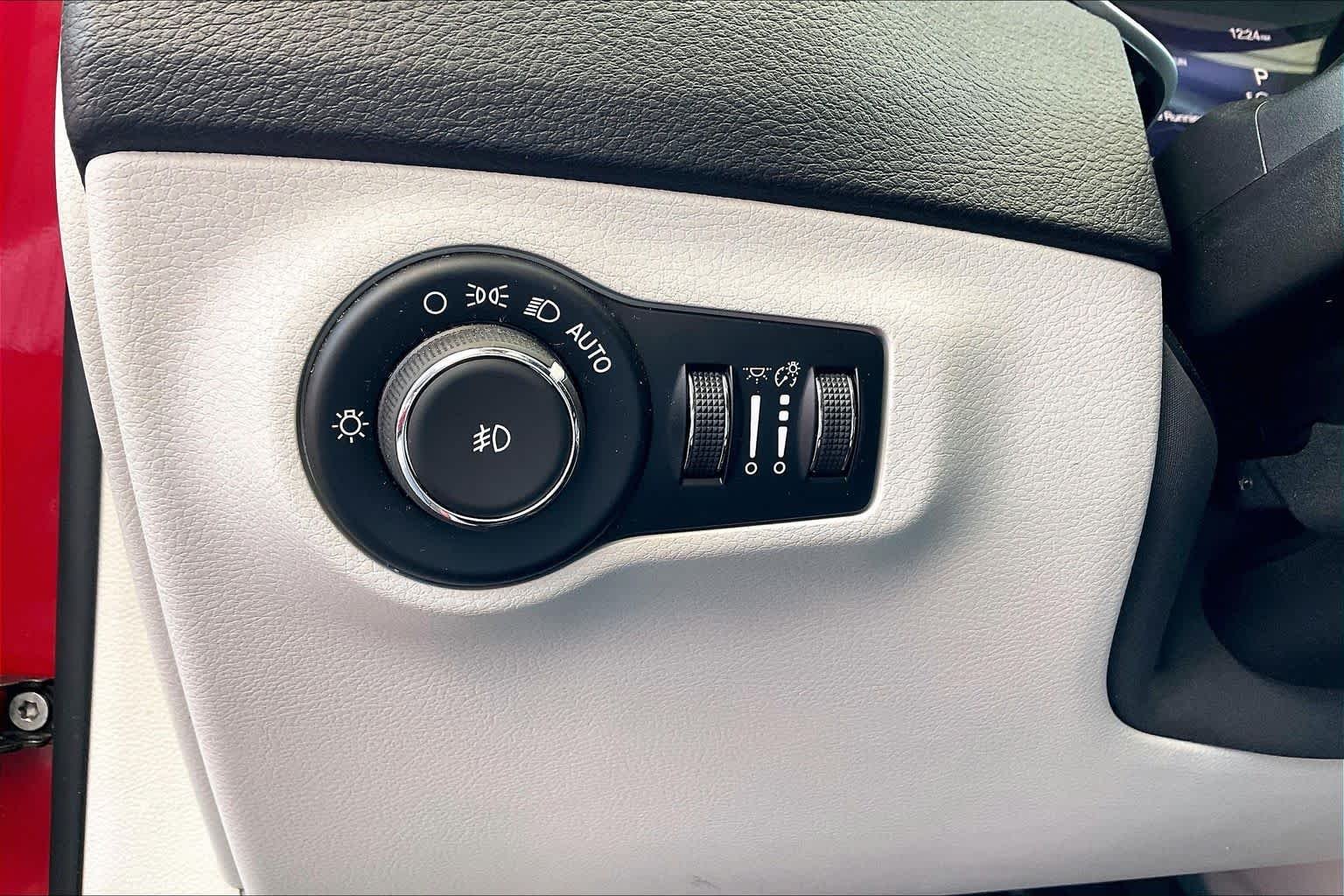Used 2018 Redline Pearlcoat Jeep Limited image 35