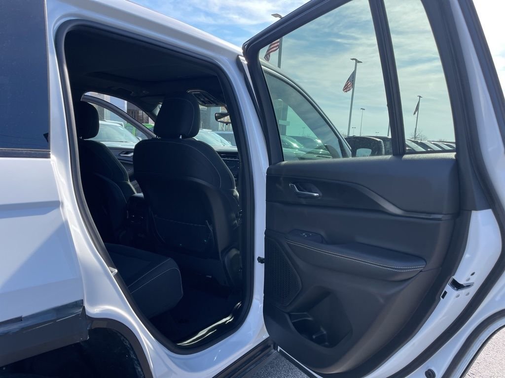 Used 2024 White Jeep Laredo X image 31