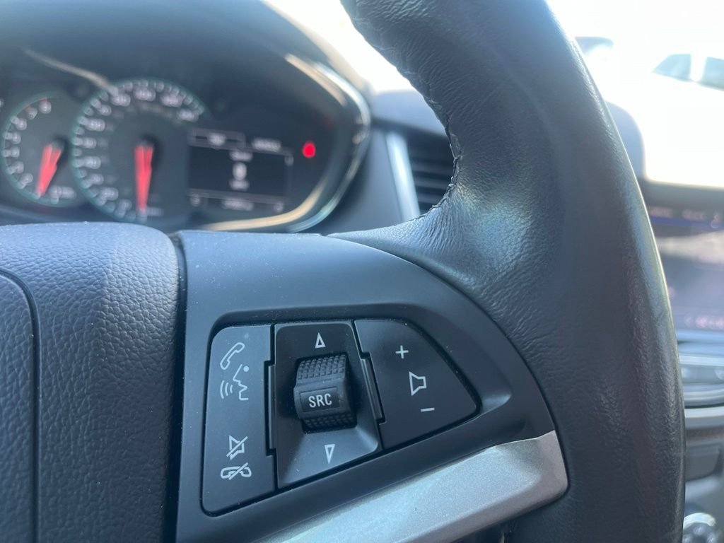 Used 2022 White Chevrolet LT image 14