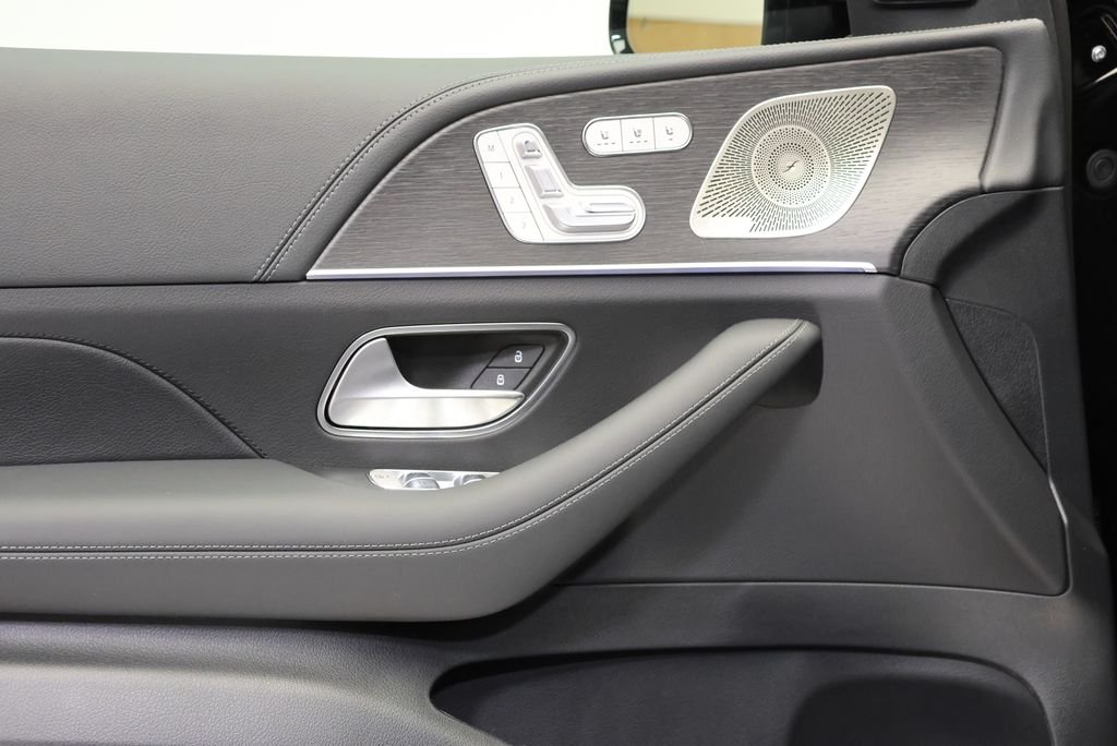 New 2027 Obsidian Black Metallic Mercedes-Benz  image 33