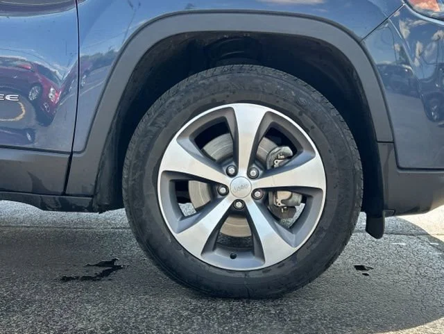 Used 2020 Blue Jeep Limited 4x4 image 17