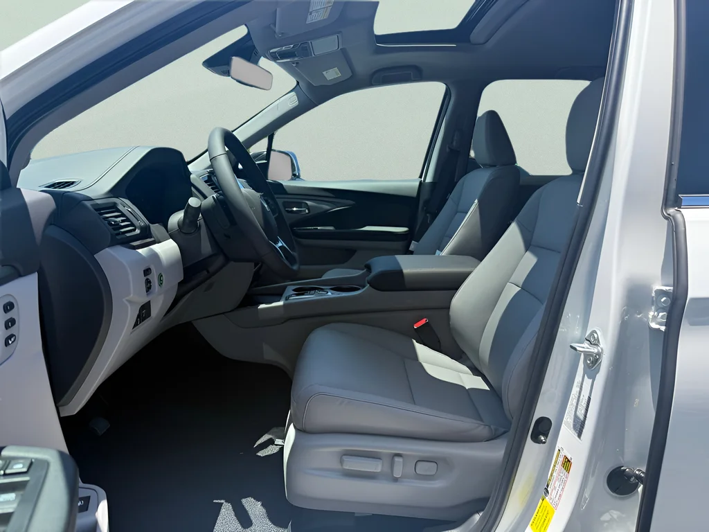 New 2026 Platinum White Pearl Honda RTL image 11