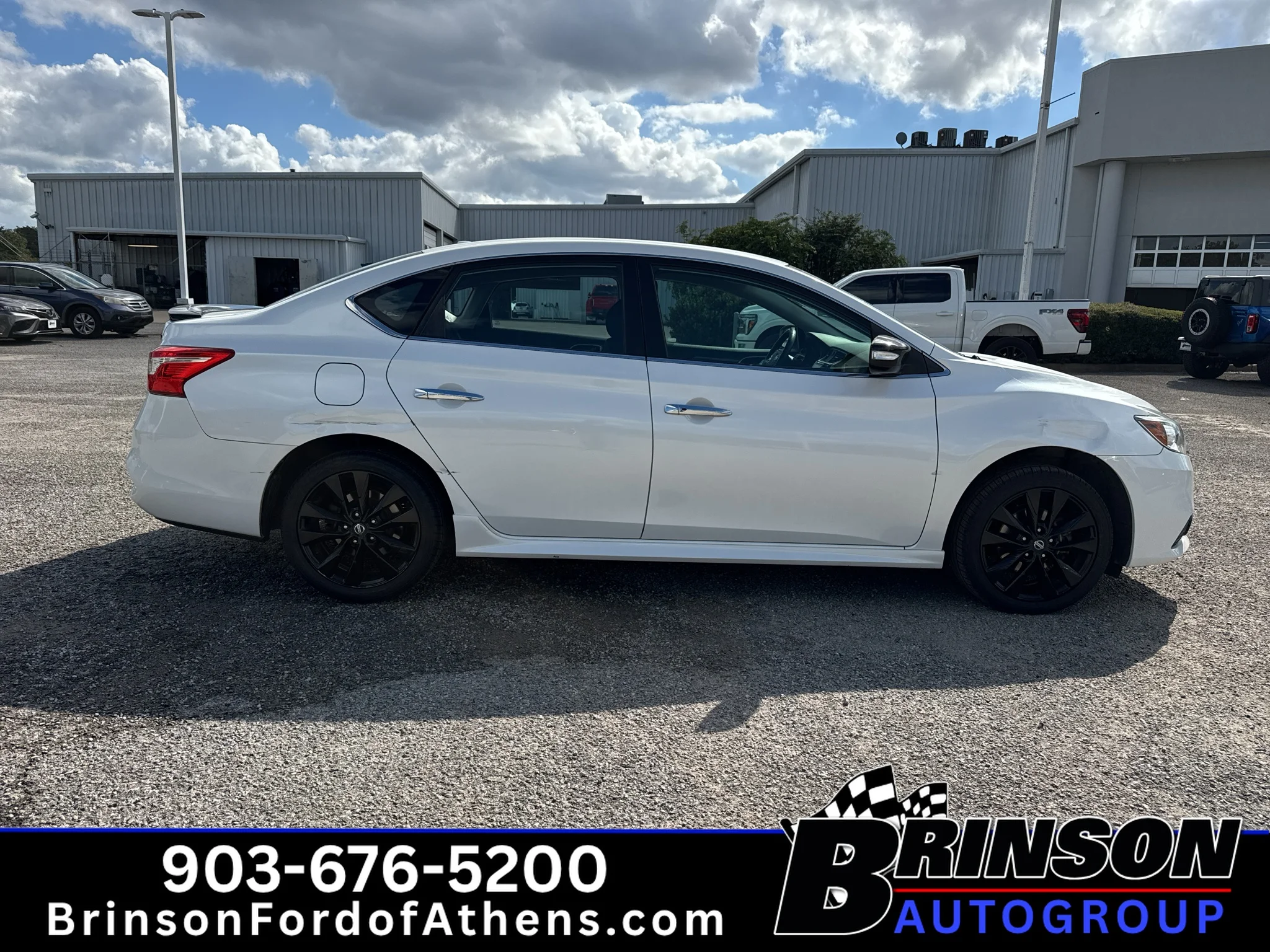 Used 2018 Aspen White Nissan SR image 4