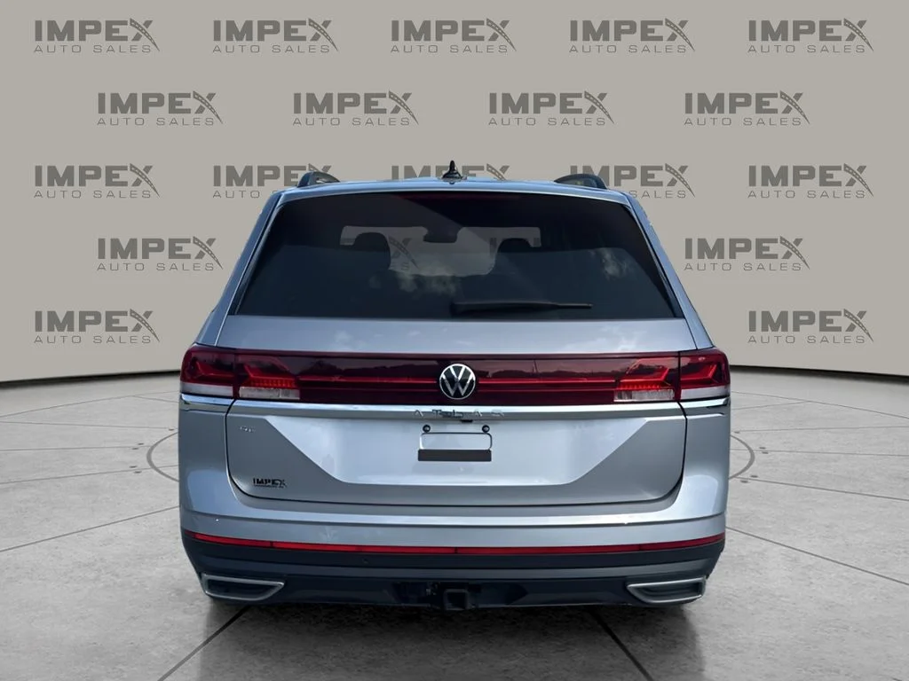 Used 2025 Silver Volkswagen 2.0T SE w/Technology image 4