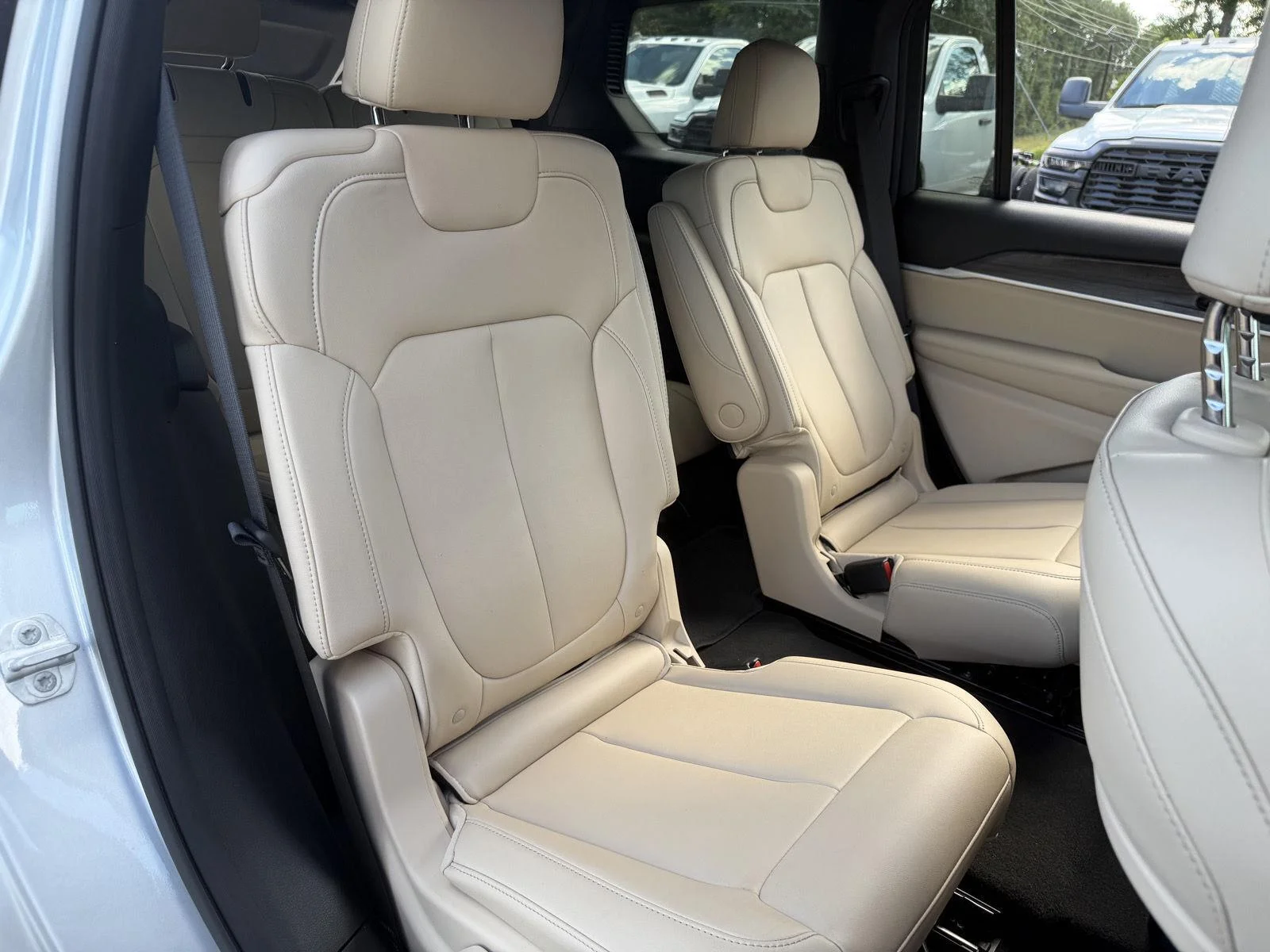 Used 2025 Silver Zynith Jeep Limited image 20