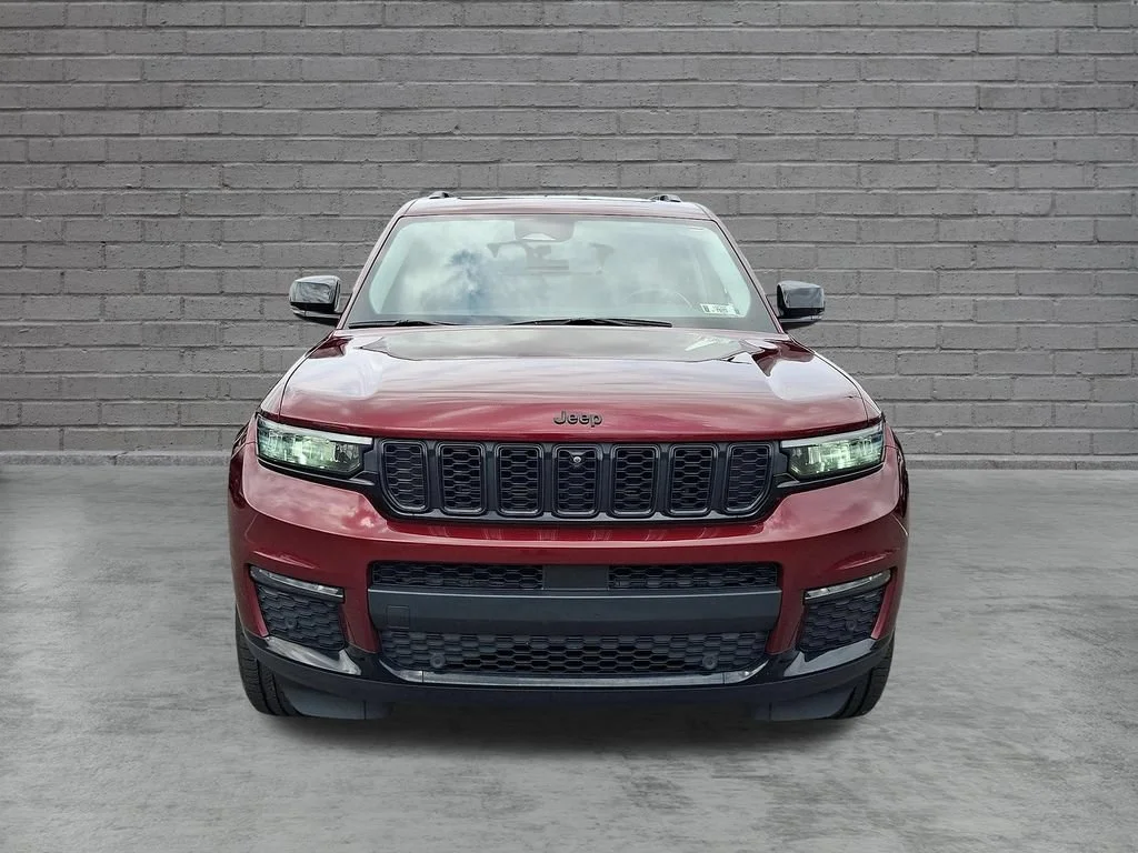 Used 2022 Velvet Red Pear Jeep Limited image 4