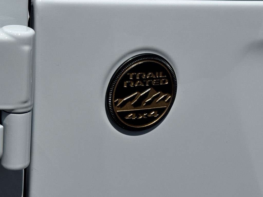 New 2026 Bright White Clear-Coat Exterior Paint Jeep 85th Anniversary Edition image 9