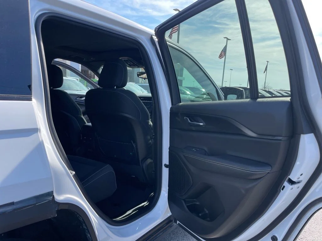 Used 2024 White Jeep Laredo X image 31