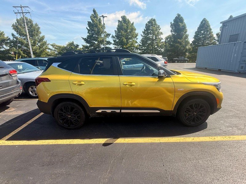 Used 2023 Starbright Yellow/Black Roof Kia Nightfall DCT AWD image 4