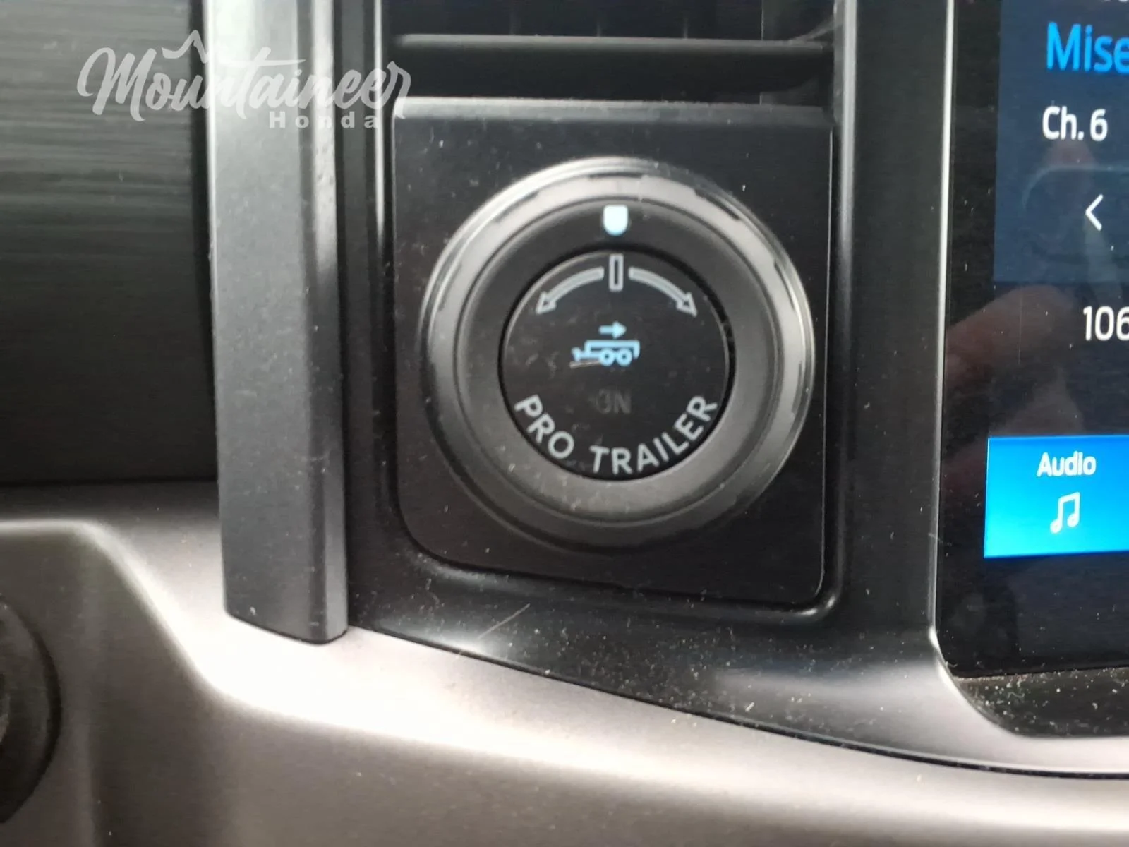 Used 2024 Atlas Blue Ford XLT image 31