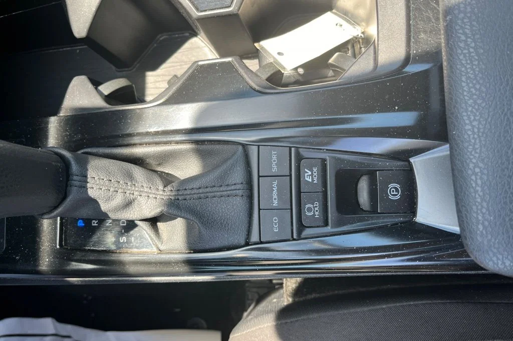 Used 2025 White Toyota LE image 38