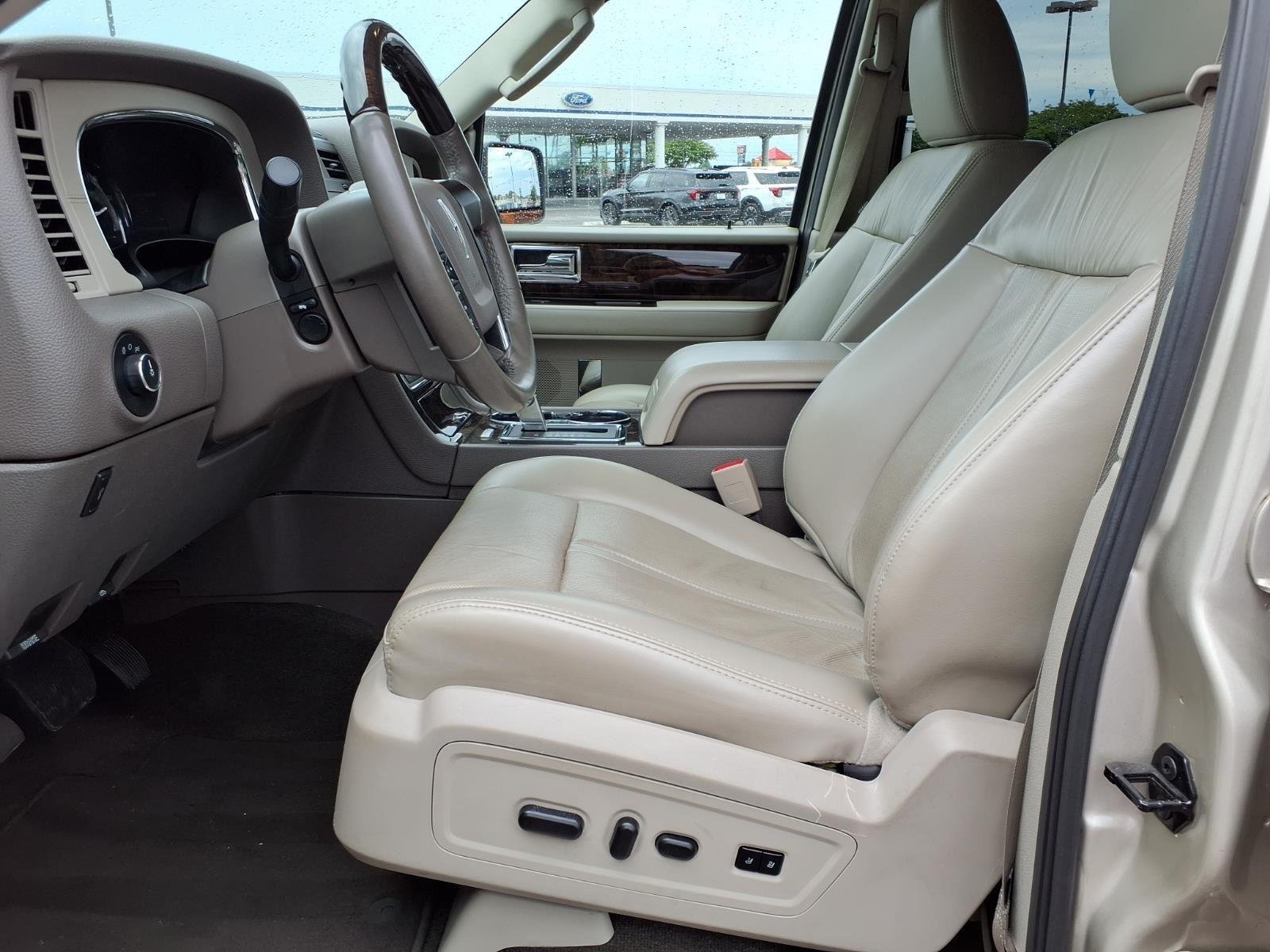 Used 2017 Palladium White Gold Metallic Lincoln Select image 21