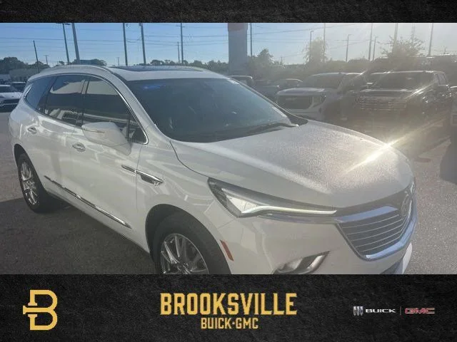 2023 Buick Enclave Essence AWD's photo
