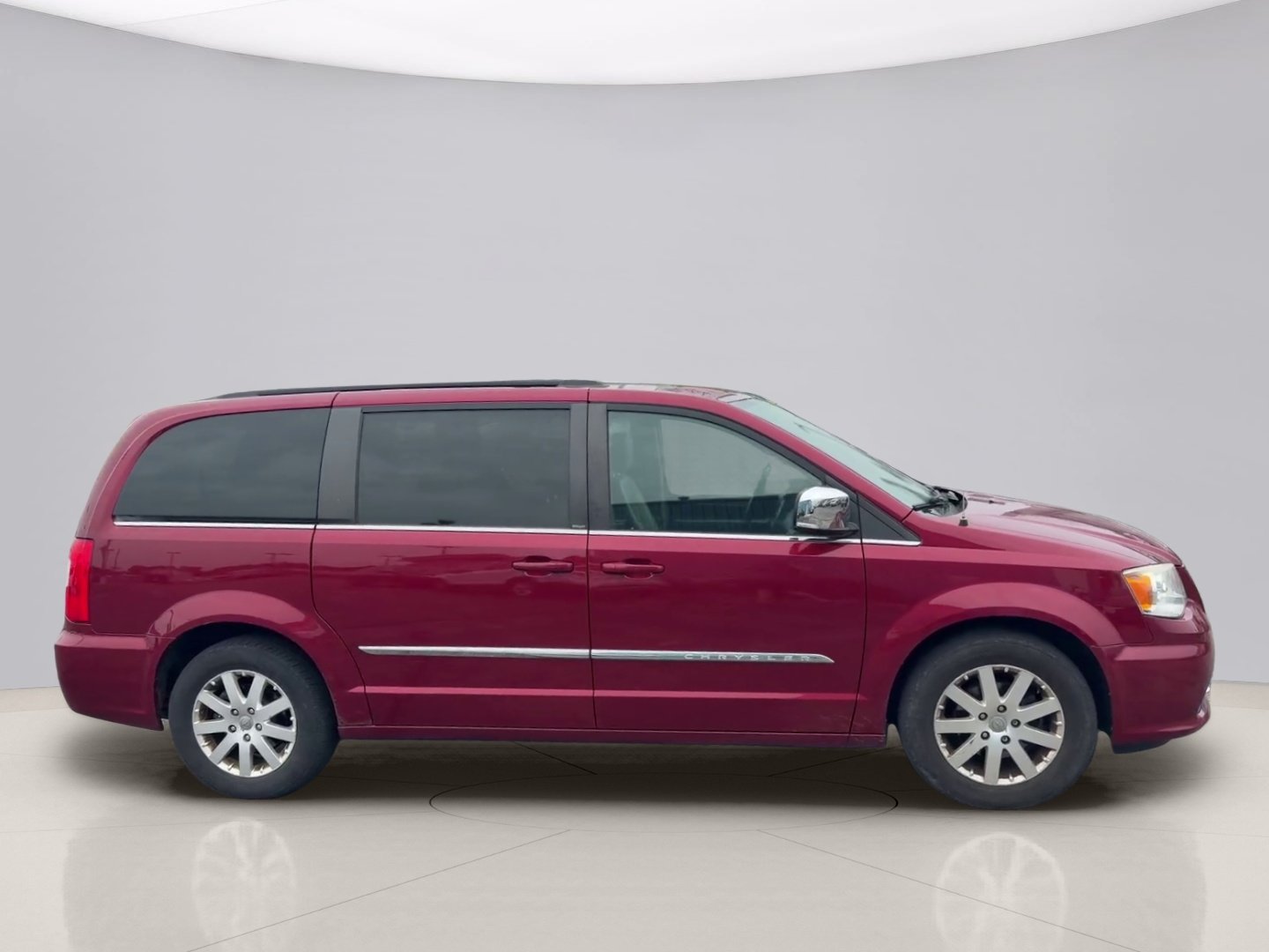 Used 2011 Burgundy Chrysler TOURING image 7