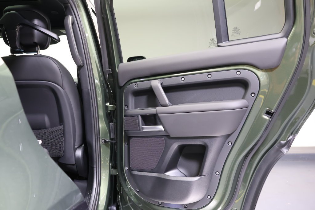 New 2026 Woolstone Green Land Rover X-Dynamic SE image 42