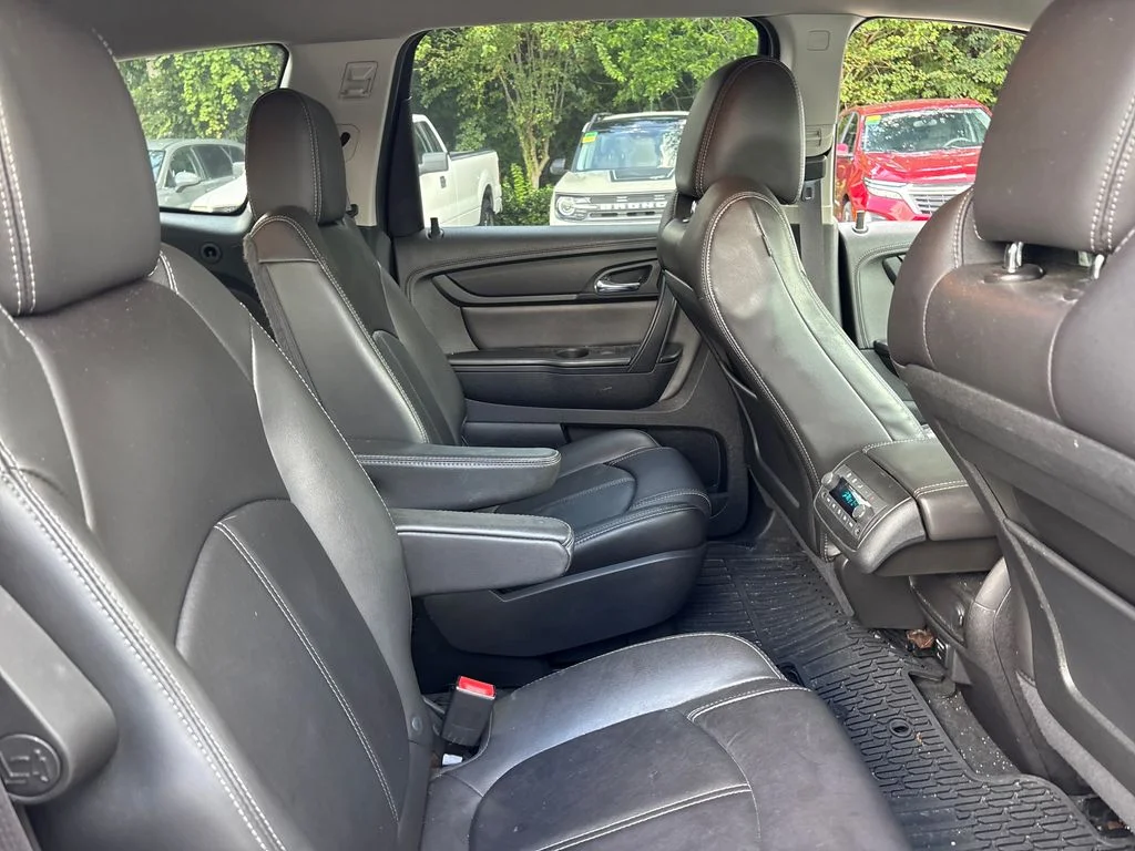 Used 2015 Red Chevrolet 2LT image 28