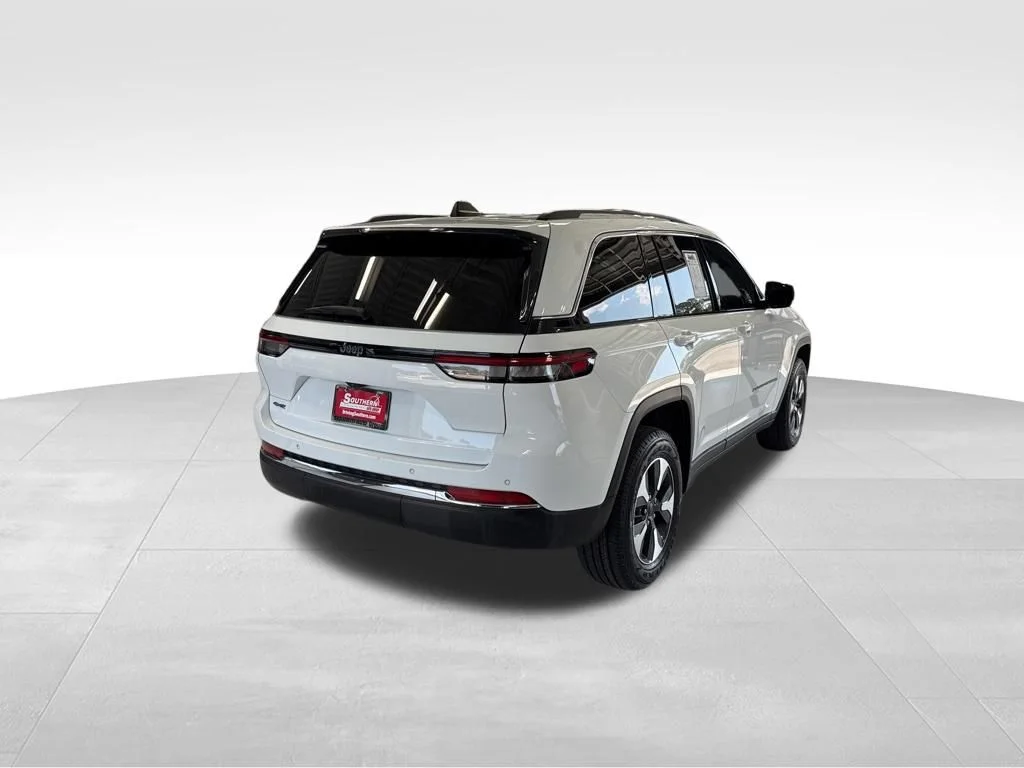 Used 2022 White Jeep 4xe image 4