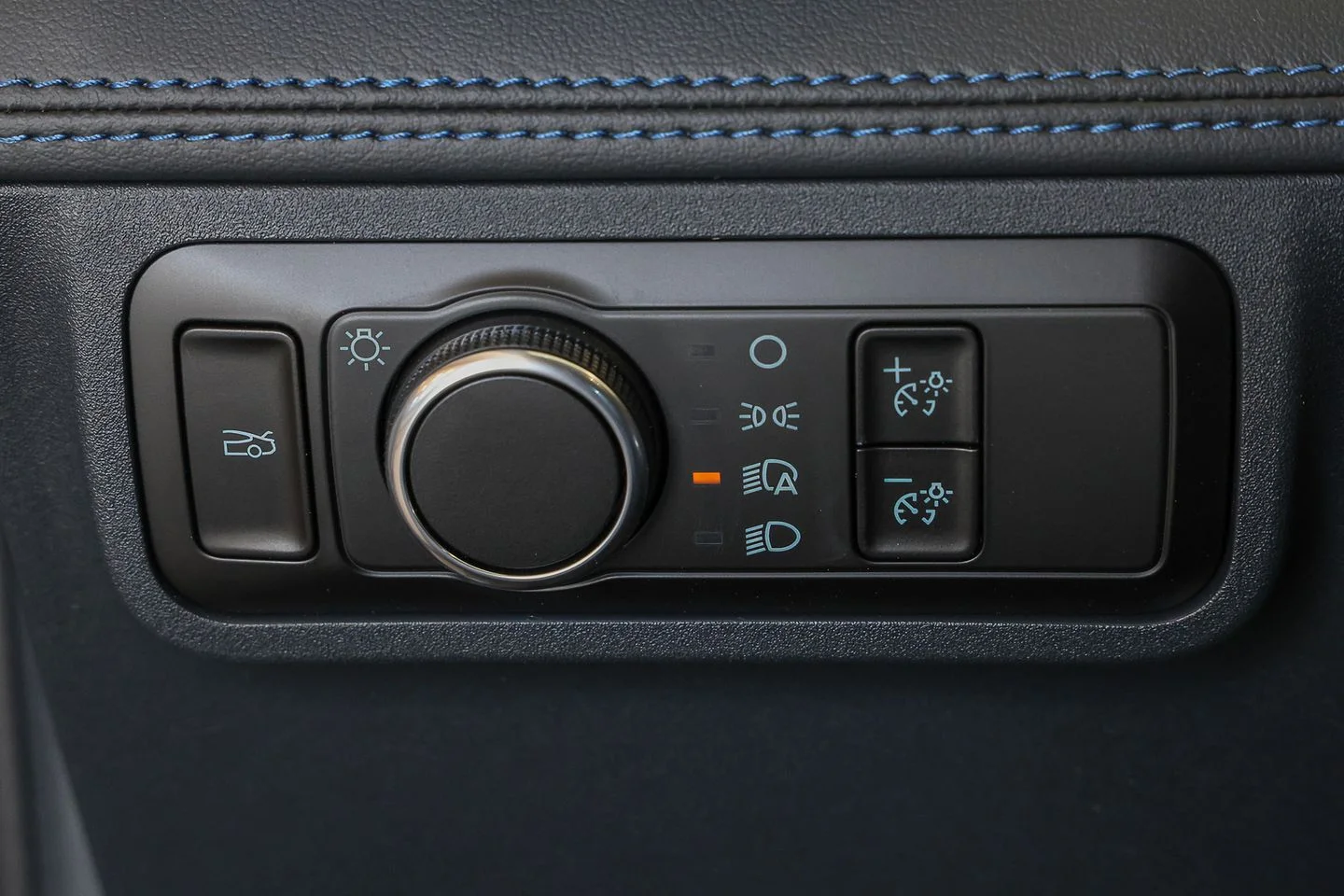 New 2026 Carbonized Gray Metallic Ford Dark Horse® Premium image 32