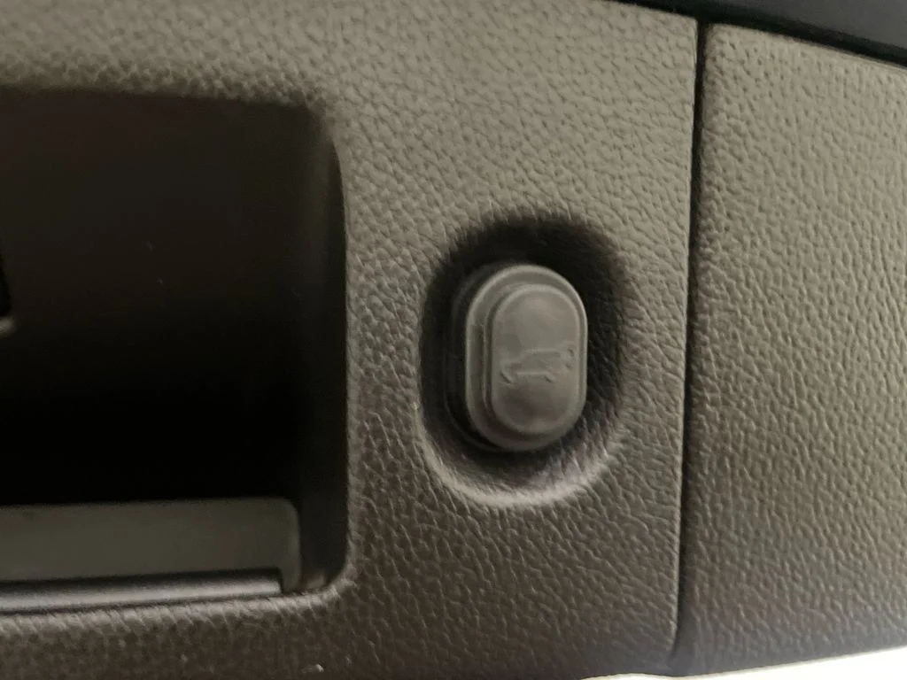 Used 2020 Shadow Gray Metallic Chevrolet LT image 9