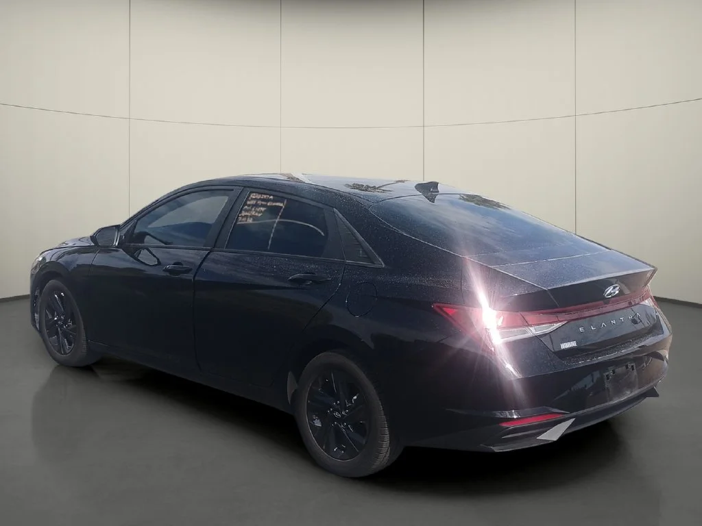 Used 2023 Black Hyundai SEL image 5