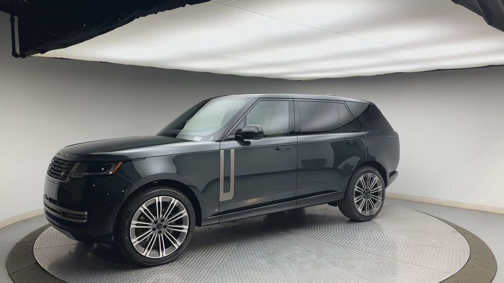 New 2026 Belgravia Green Metallic Land Rover SE image 6