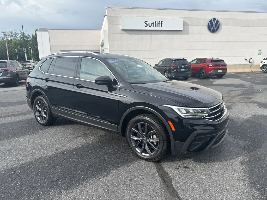 Certified Used 2022 Black Volkswagen 2.0T SE image 31