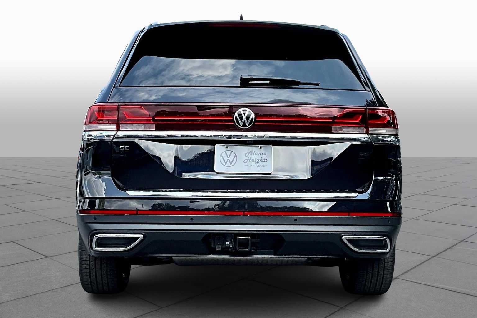 New 2026 Deep Black Pearl Volkswagen 2.0T SE W/TECHNOLOGY image 4