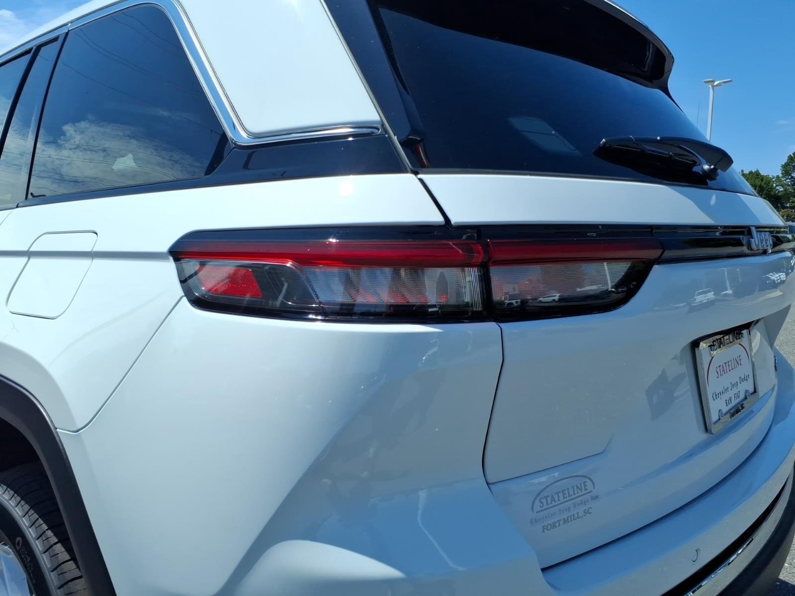 Used 2026 Bright White Clearcoat Jeep Laredo X image 17