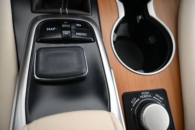 Used 2019 White Lexus 350 image 33