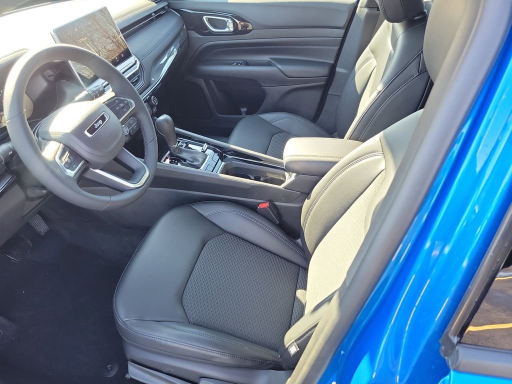 New 2026 Hydro Blue Pearlcoat Jeep Latitude image 16