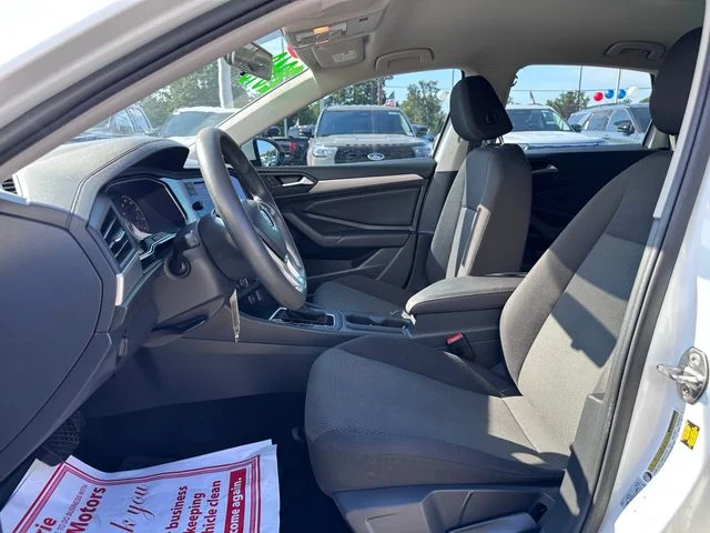Certified Used 2019 White Volkswagen 1.4T S image 10