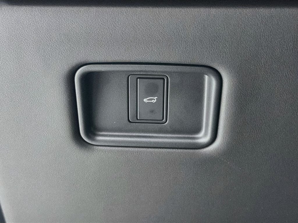 New 2026 Carpathian Grey Land Rover SE image 10