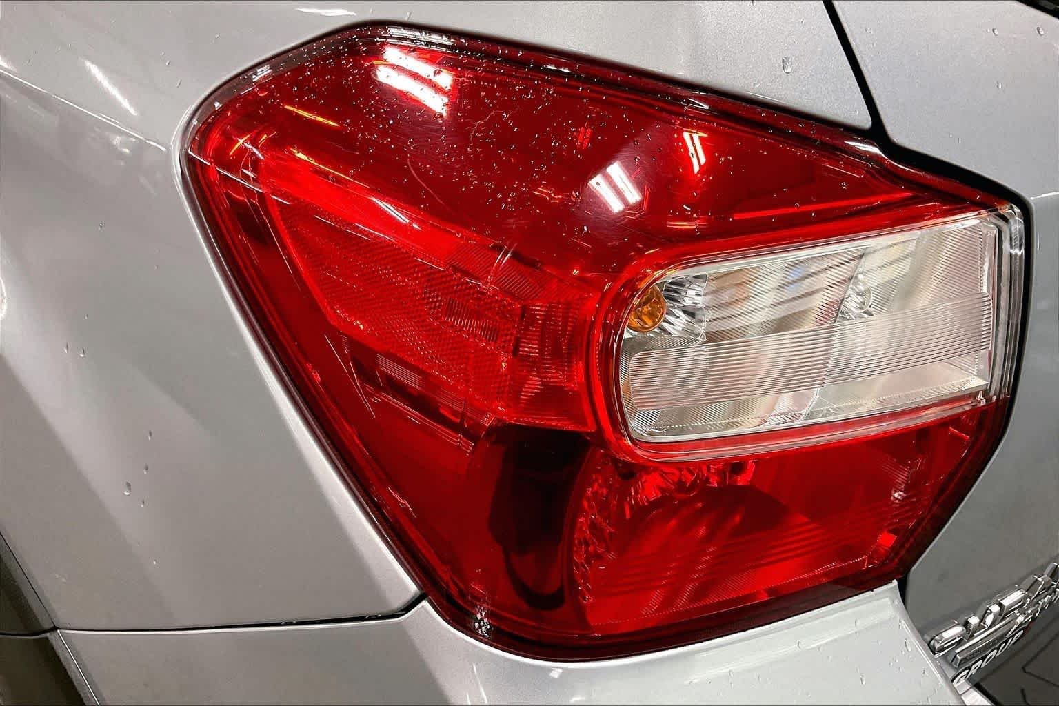 Used 2017 Ice Silver Metallic Subaru Limited image 29