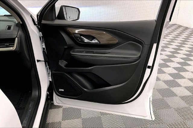 Used 2024 Summit White GMC Denali image 22