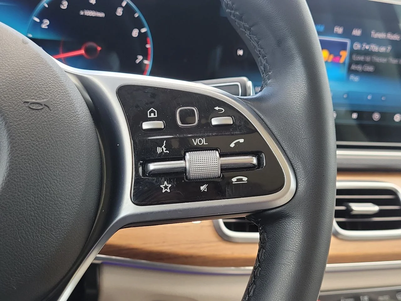 Certified Used 2022  Mercedes-Benz GLE 350 image 32