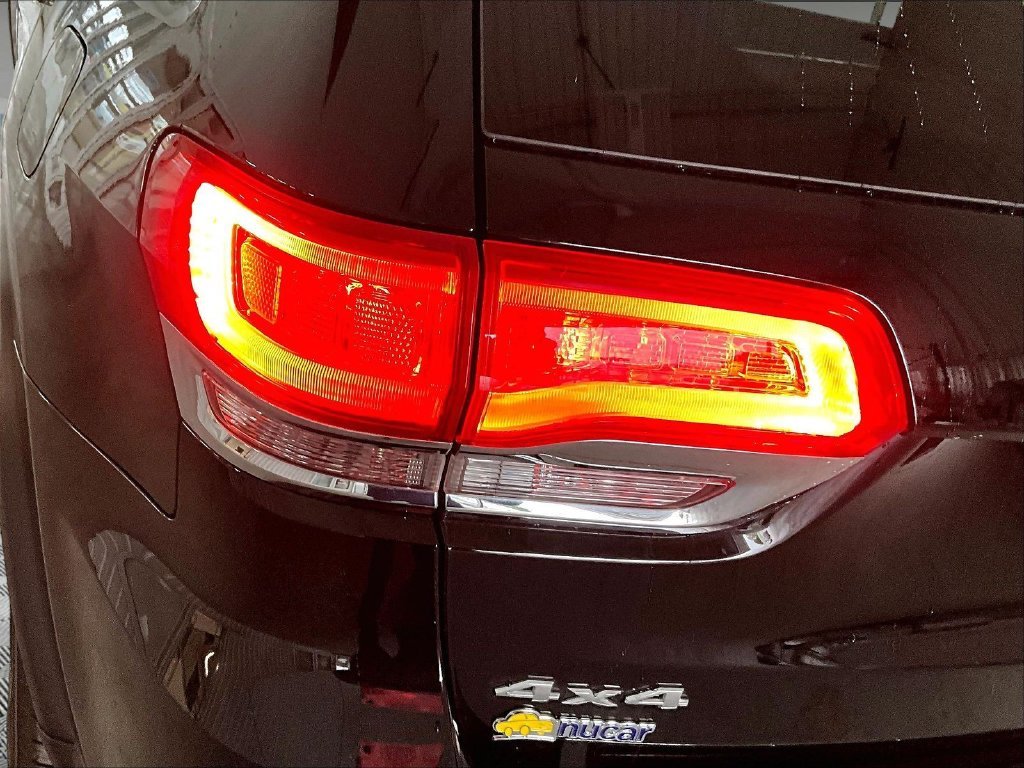 Used 2019 Diamond Black Crystal Pearlcoat Jeep Limited image 32